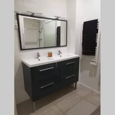 Typique Dans Le Centre Historique 47m2 Apartment